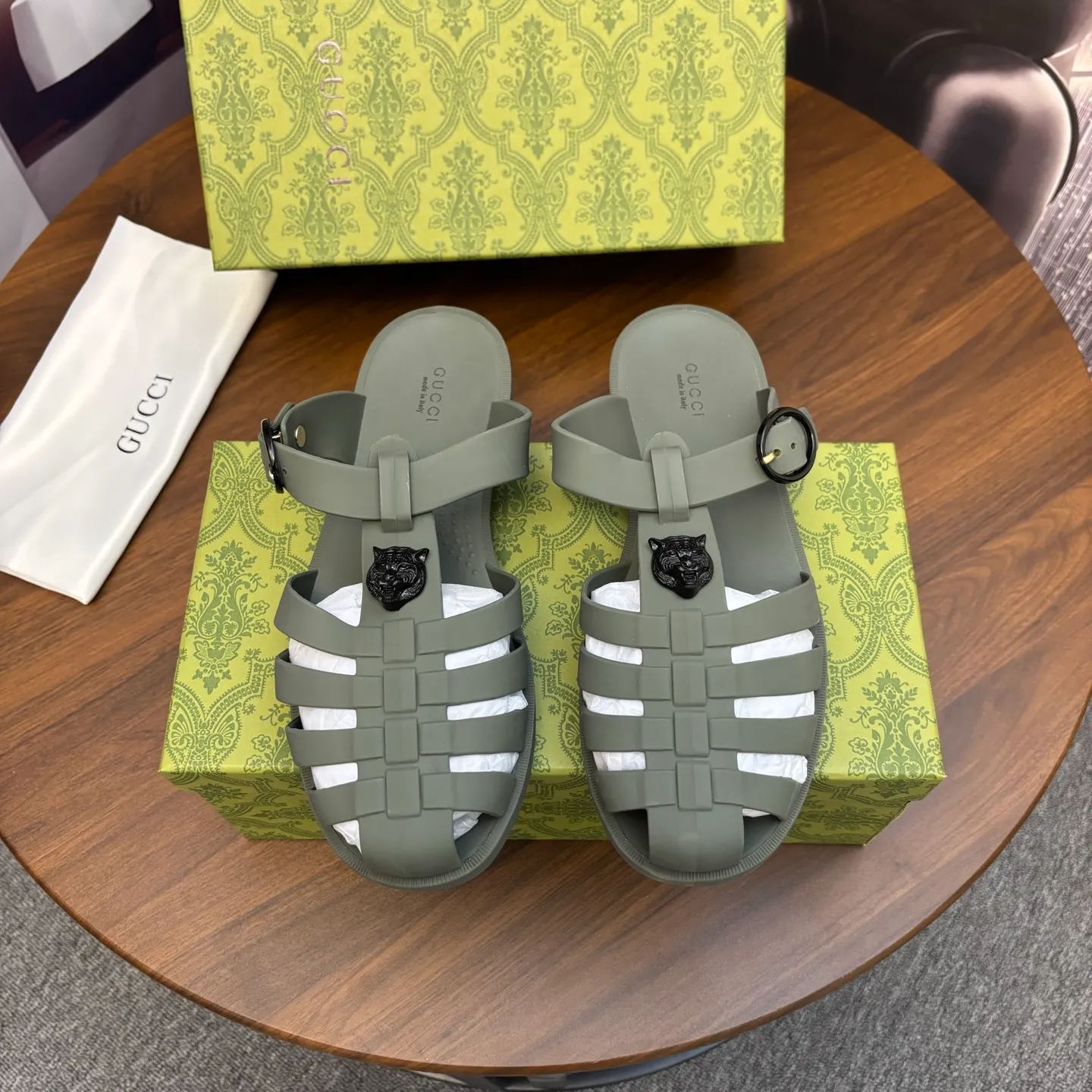 Men's shoes 260💰 [Gucci] Counter quality, top-quality original goods, real photos! Original TPU material, fine workmanship, comfortable; genuine 1:1 replica Size: 36 ~ 46 Half drag: 38 ~ 45